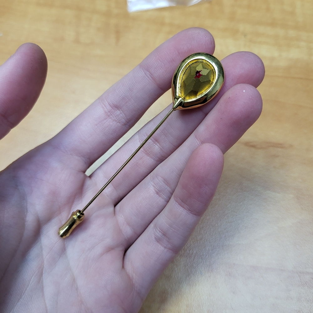 Elegant Gold and Red Teardrop Brooch Pin - Picture 3 of 4